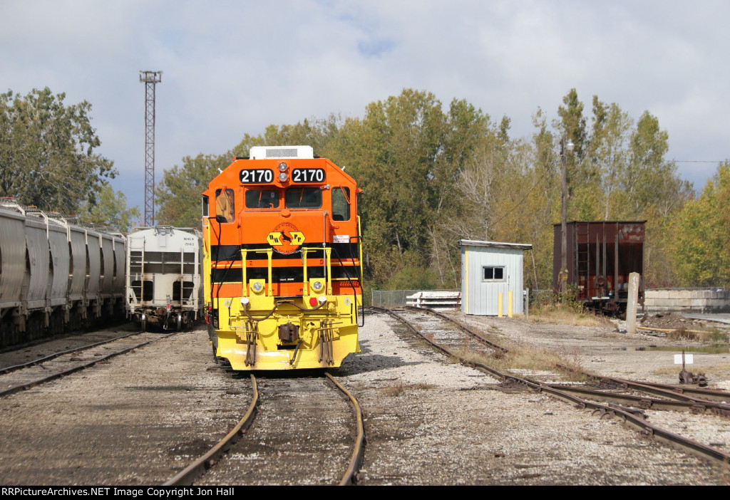 MMRR 2170 sits next to the scale track